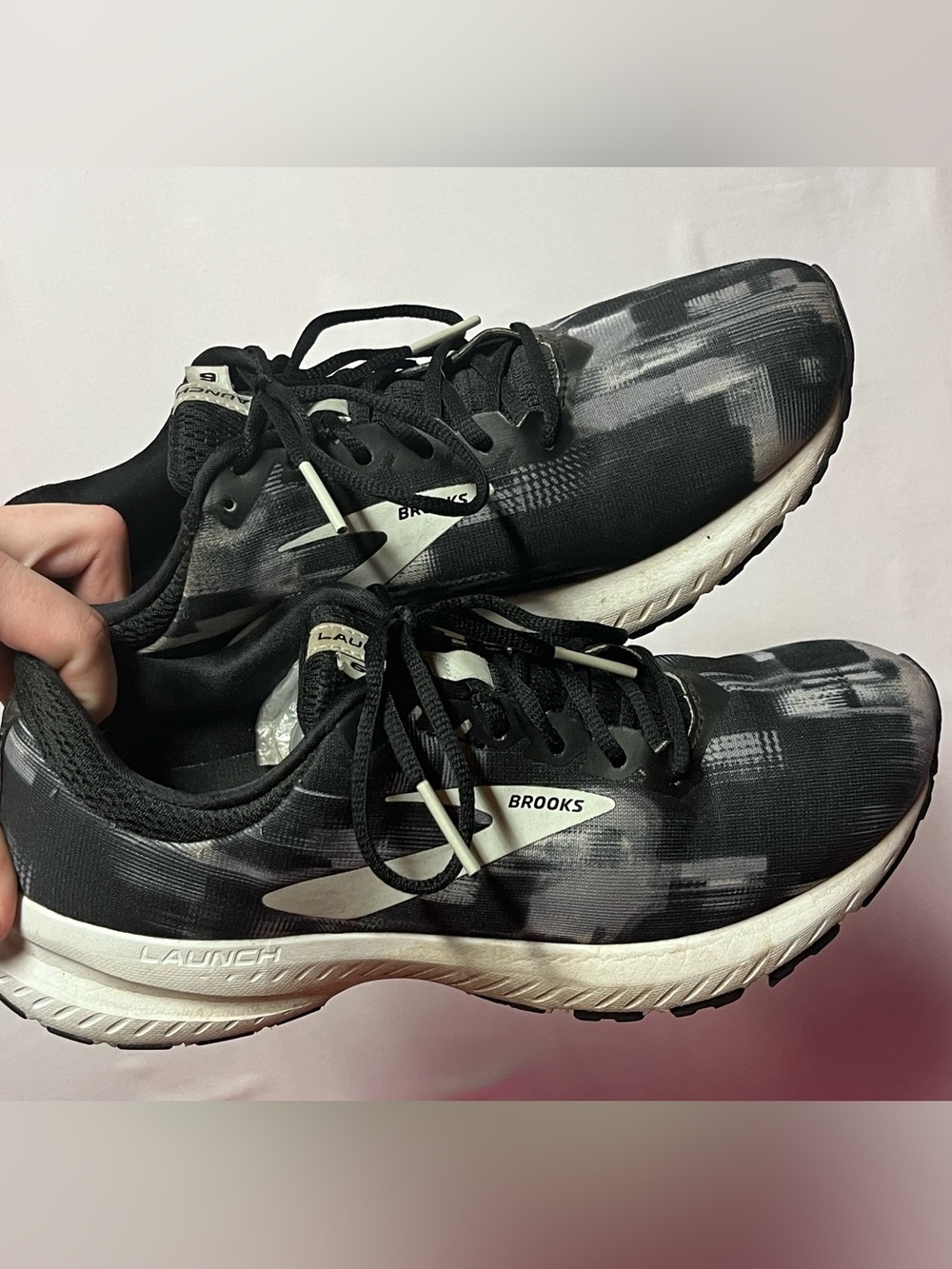 Brooks Launch 6 Womens Size 8.5 Black White Running Shoes Neutral Gym Girl - Picture 2 of 12